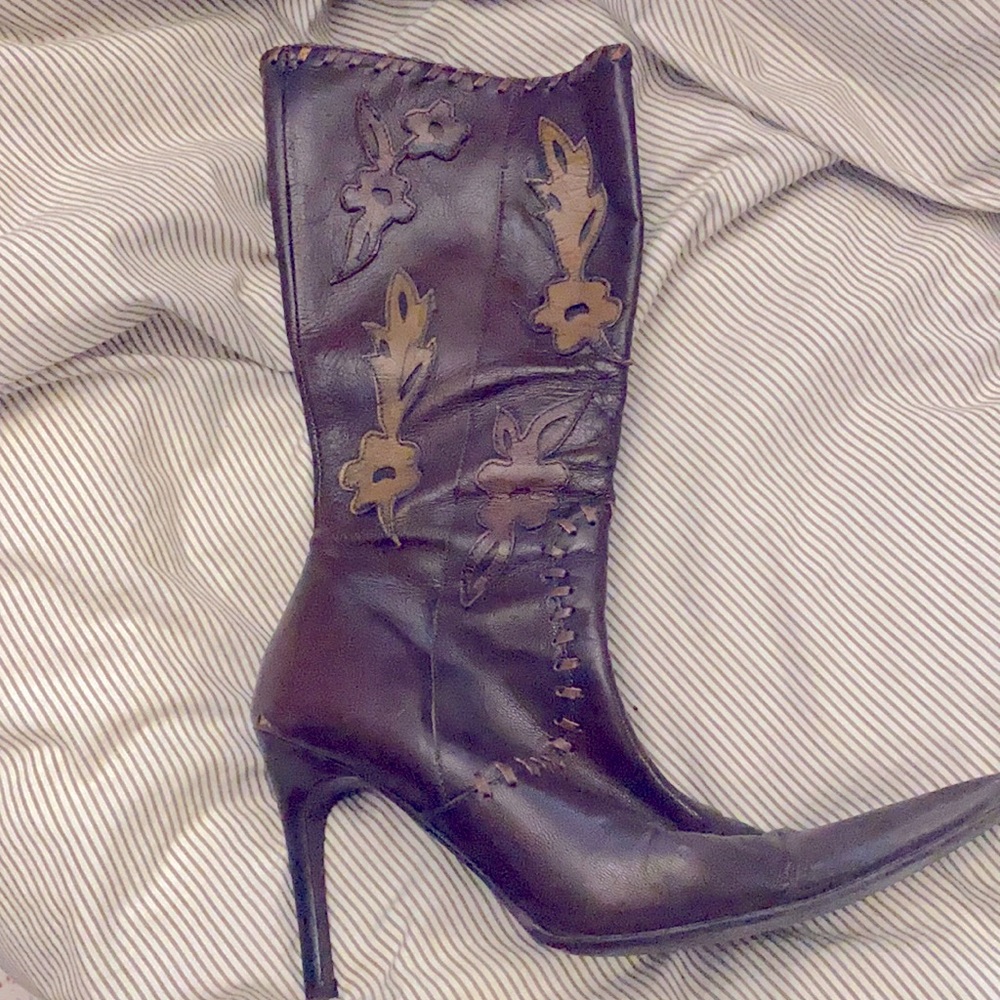 Leather flower heeled boots